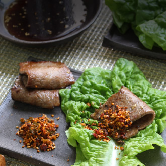 Ideal as a seasoning or topping for yakiniku or steak.