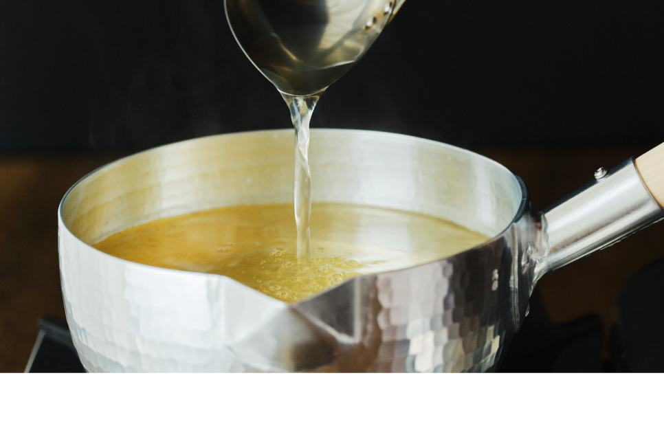 お鍋を沸かして3分待てば、黄金色に輝く、京風おだしが完成