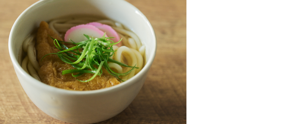 関西風より一段と香り高い、京風おうどんに
